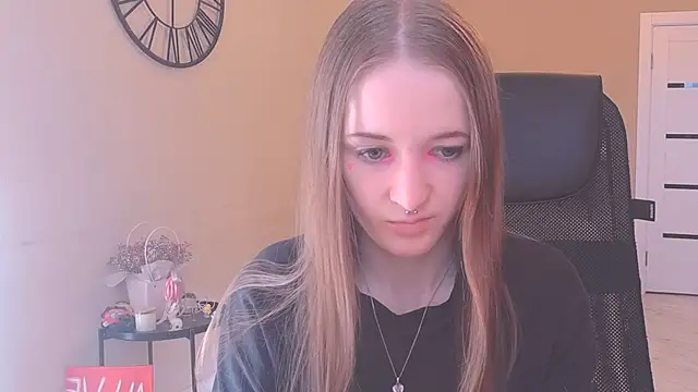 KateKayer online show from October 2025 11:19:01 AM