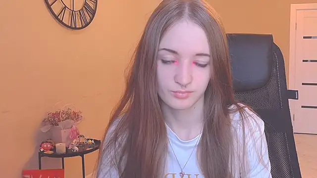 KateKayer online show from October 2025 09:07:01 AM