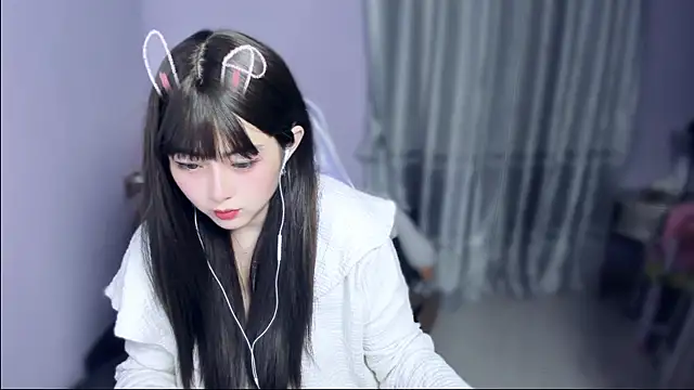 yuki3366 online show from November 2025 01:44:02 PM