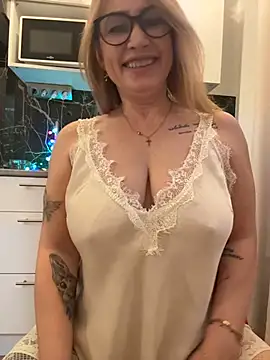 Snapshot of O-Eva chatting on February 2026 10:26:01 PM O-Eva online show from February 2026 10:26:01 PM