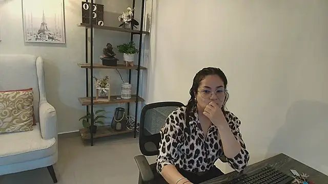  Victoria Collins online show from June 2026 11:05:01 AM
