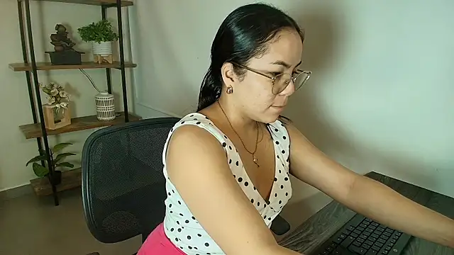  Victoria Collins online show from June 2026 11:15:01 AM