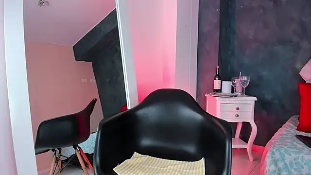 GingerMoon  online show from June 2026 07:25:01 PM