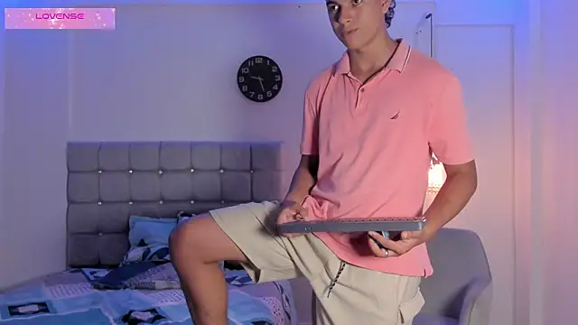 Snapshot of Santy_Stump chatting on September 2025 10:13:01 PM Santy Stump online show from September 2025 10:13:01 PM