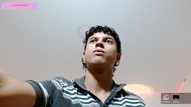 Snapshot of Santy_Stump chatting on October 2025 09:15:01 PM Santy Stump online show from October 2025 09:15:01 PM