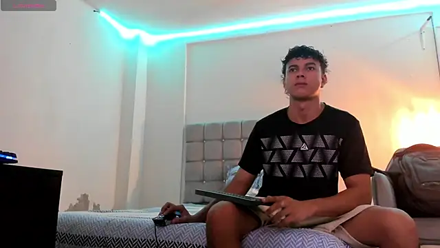 Snapshot of Santy_Stump chatting on October 2025 08:54:02 PM Santy Stump online show from October 2025 08:54:02 PM