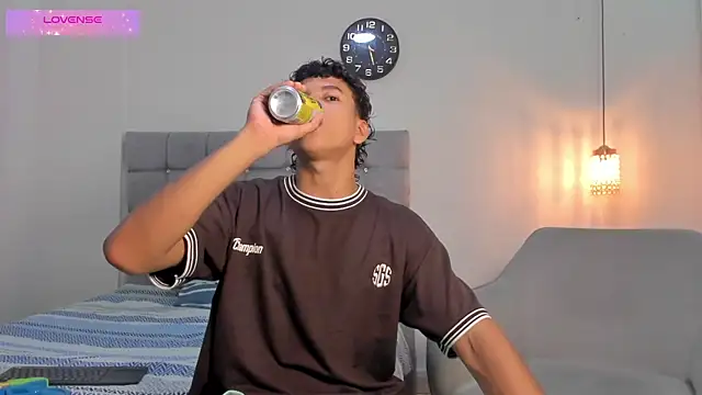 Snapshot of Santy_Stump chatting on October 2025 11:16:02 PM Santy Stump online show from October 2025 11:16:02 PM