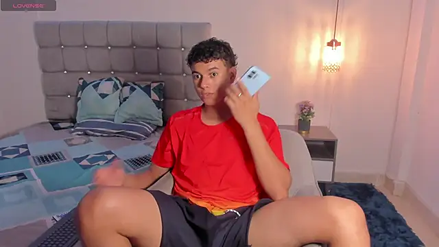 Snapshot of Santy_Stump chatting on October 2025 09:37:01 PM Santy Stump online show from October 2025 09:37:01 PM