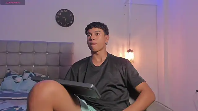 Snapshot of Santy_Stump chatting on November 2025 09:06:01 PM Santy Stump online show from November 2025 09:06:01 PM