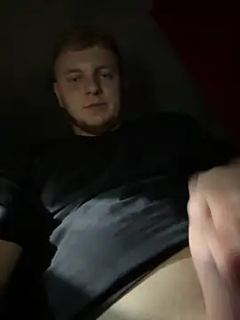 Snapshot of FriendsHouse chatting on November 2025 03:42:02 AM FriendsHouse online show from November 2025 03:42:02 AM