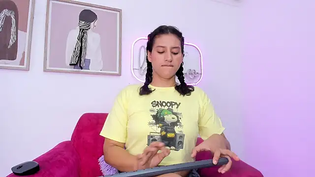 niia7 online show from June 2026 07:18:01 PM