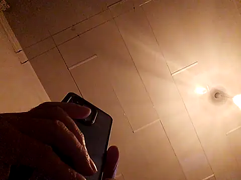 Snapshot of Vince072 chatting on October 2025 04:42:01 PM Vince072 online show from October 2025 04:42:01 PM