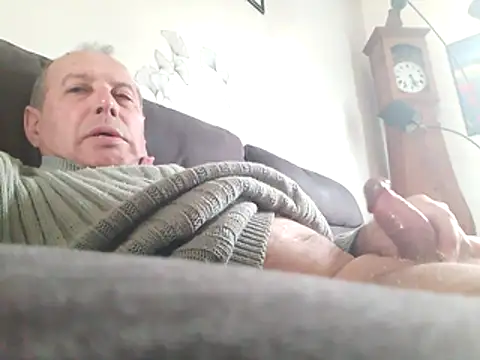 Snapshot of Vince072 chatting on November 2025 12:06:01 PM Vince072 online show from November 2025 12:06:01 PM