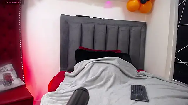 EmmaJhomson online show from October 2025 08:20:01 PM