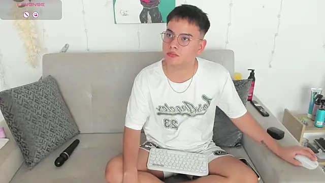 Snapshot of Young_Ben chatting on July 2026 08:55:02 PM Young Ben online show from July 2026 08:55:02 PM