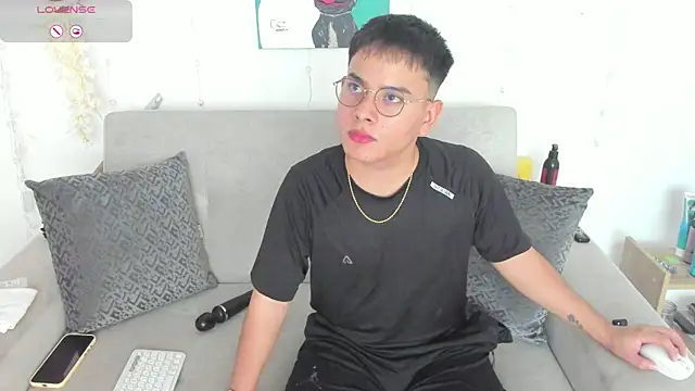 Snapshot of Young_Ben chatting on July 2026 12:53:01 PM Young Ben online show from July 2026 12:53:01 PM