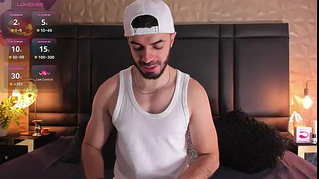 AxelThompson  online show from October 2025 11:21:02 AM