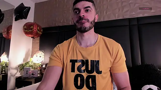 AxelThompson  online show from October 2025 11:58:01 AM