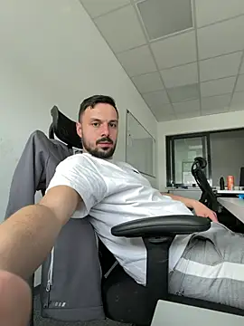 yourdreamboy17 online show from April 2026 02:44:01 PM