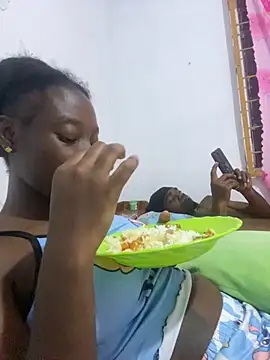 Snapshot of GeileErica chatting on November 2025 01:00:02 AM GeileErica online show from November 2025 01:00:02 AM