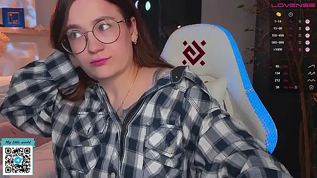 Snapshot of mia_here chatting on October 2025 11:54:01 AM mia here online show from October 2025 11:54:01 AM