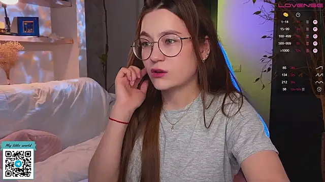 Snapshot of mia_here chatting on October 2025 11:50:01 AM mia here online show from October 2025 11:50:01 AM