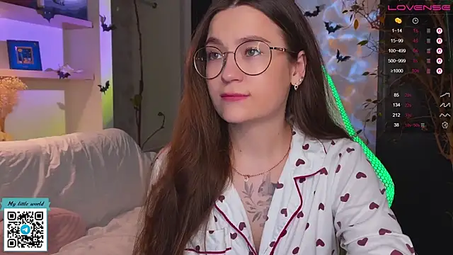 Snapshot of mia_here chatting on October 2025 12:09:01 PM mia here online show from October 2025 12:09:01 PM