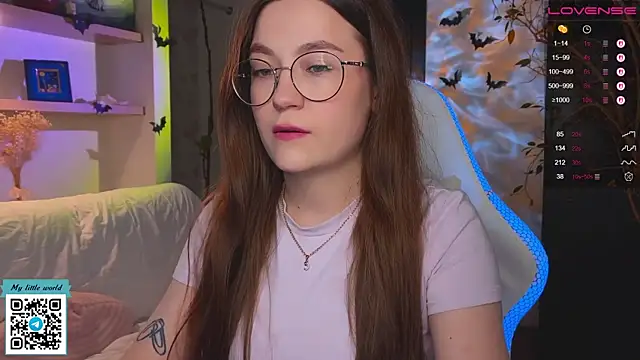 Snapshot of mia_here chatting on October 2025 12:39:02 PM mia here online show from October 2025 12:39:02 PM