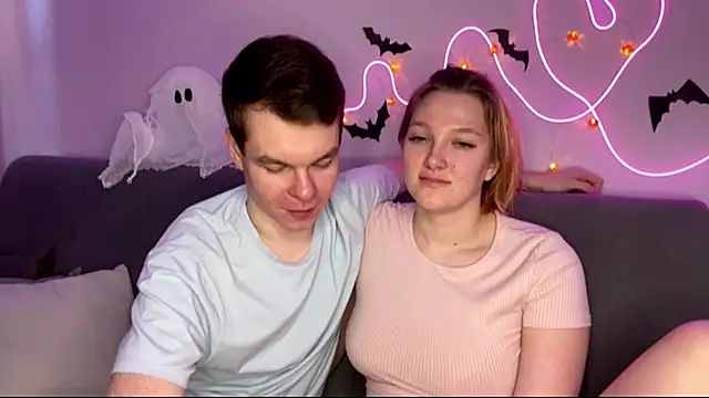 Snapshot of julielourens chatting on October 2025 08:18:01 AM julielourens online show from October 2025 08:18:01 AM