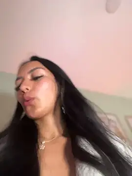 im-isabella online show from April 2026 04:57:02 PM