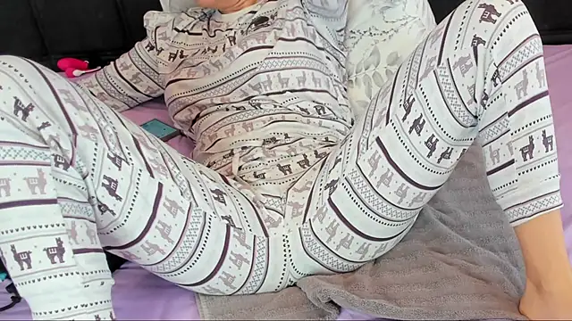 Horny mommy online show from January 2025 09:33:02 AM