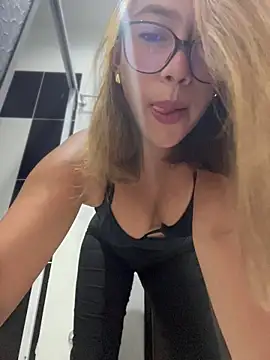 sara calderon online show from December 2025 01:28:02 PM