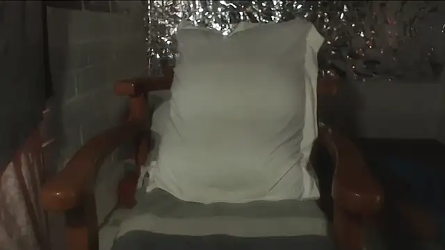 Snapshot of rose-crystal chatting on October 2025 09:57:01 PM rose-crystal online show from October 2025 09:57:01 PM