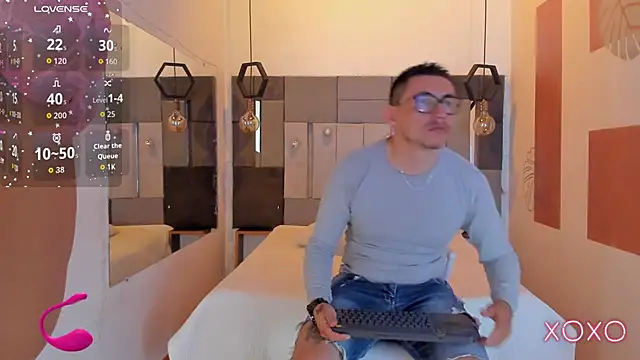 Snapshot of FreyrStone chatting on December 2025 05:35:01 AM FreyrStone online show from December 2025 05:35:01 AM