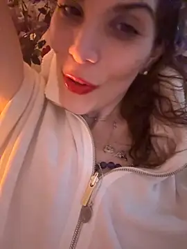 Snapshot of refem9 chatting on October 2025 06:19:01 PM refem9 online show from October 2025 06:19:01 PM