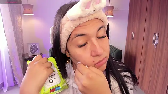 DANDARA THOM online show from October 2025 07:11:01 PM