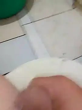 Snapshot of luca12z chatting on September 2025 02:06:02 AM luca12z online show from September 2025 02:06:02 AM