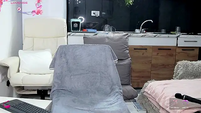 Snapshot of Anna_glamlovely chatting on February 2026 12:36:01 PM Anna glamlovely online show from February 2026 12:36:01 PM