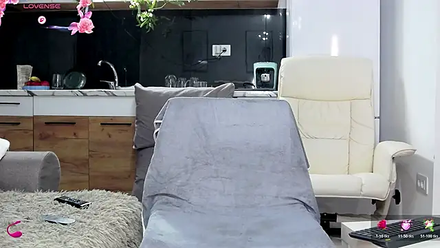 Snapshot of Anna_glamlovely chatting on March 2026 01:15:02 PM Anna glamlovely online show from March 2026 01:15:02 PM