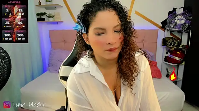 Luna blackk online show from May 2026 09:10:02 PM