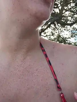 sweetsirenn online show from November 2025 02:40:02 PM