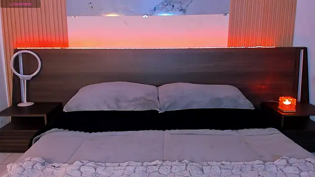 samanthaa moon online show from June 2026 12:20:01 AM