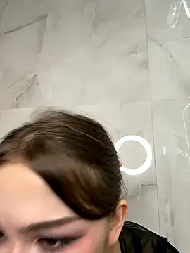 Snapshot of sillybloom chatting on December 2025 09:32:02 PM sillybloom online show from December 2025 09:32:02 PM