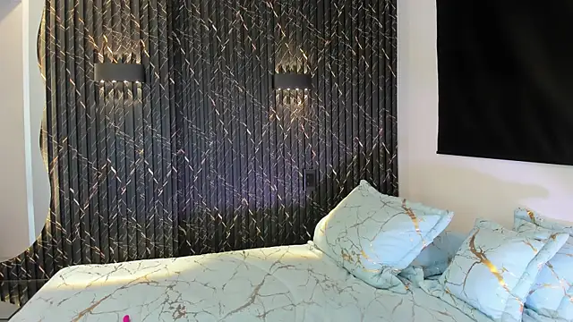 Snapshot of ZOETTAYLOR chatting on October 2025 10:06:02 PM ZOETTAYLOR online show from October 2025 10:06:02 PM