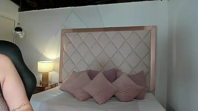 anabelle clark online show from April 2026 01:03:02 PM