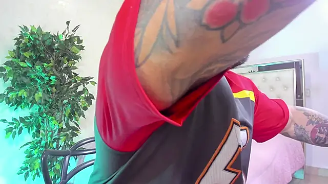 Snapshot of MISTER_VENOM chatting on December 2025 07:07:02 PM MISTER VENOM online show from December 2025 07:07:02 PM