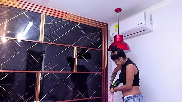 HannyThompson online show from September 2025 12:27:02 PM