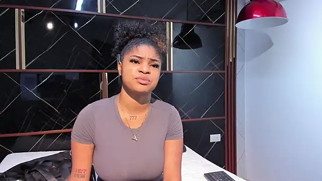 HannyThompson online show from November 2025 12:27:02 PM