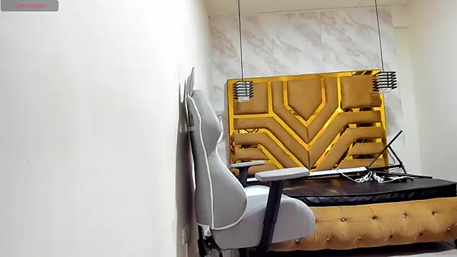 Luciifeer  online show from September 2025 06:20:02 PM