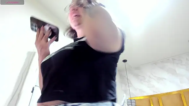 Luciifeer  online show from February 2026 06:46:01 PM